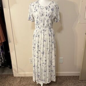 orange creek White Maxi Dress with Blue Floral Print with pockets